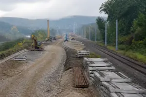Calea ferată Cluj–Oradea rămâne în șantier: lotul Poieni–Aleșd, finalizat abia în 2029