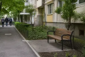 Primăria Oradea renunță la acordul vecinilor pentru băncile de lângă blocuri