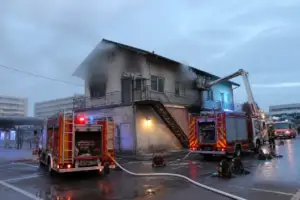 Focar la etajul unei clădiri din Autogara Nufărul: intervenție rapidă a pompierilor