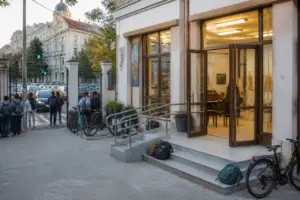Prima zi de școală la Oradea: emoții pentru cei mici și săli renovate la Liceul de Arte